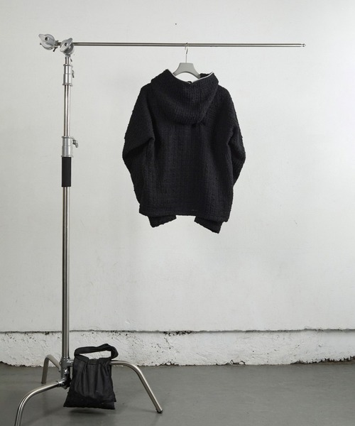 NVRFRGT(ネヴァーフォーゲット)の「FULL ZIP UP HOODIE(パーカー・メンズ・ホワイト/ブラック・1/2)」の7枚目の写真