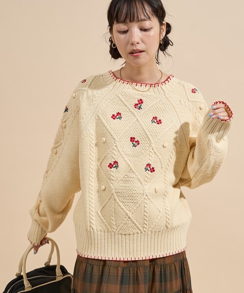 FREAK'S STORE(フリークスストア)の「花刺繍 ニットプルオーバー/ ケーブルニット(ニット/セーター・レディース・オフホワイト/ブラック・フリ-)」の4枚目の写真