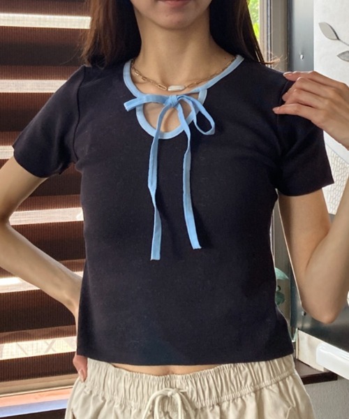 tolene(トレネ)の「ホルターネック クロップド丈 バイカラー 半袖カットソー(Tシャツ/カットソー・レディース・イエロー/ブラック・FREE)」の4枚目の写真