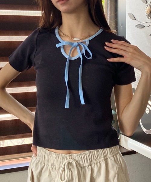 tolene(トレネ)の「ホルターネック クロップド丈 バイカラー 半袖カットソー(Tシャツ/カットソー・レディース・イエロー/ブラック・FREE)」の5枚目の写真
