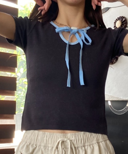 tolene(トレネ)の「ホルターネック クロップド丈 バイカラー 半袖カットソー(Tシャツ/カットソー・レディース・イエロー/ブラック・FREE)」の11枚目の写真