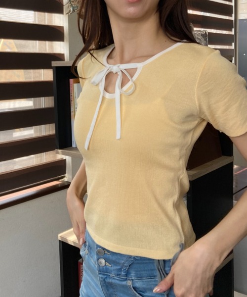 tolene(トレネ)の「ホルターネック クロップド丈 バイカラー 半袖カットソー(Tシャツ/カットソー・レディース・イエロー/ブラック・FREE)」の15枚目の写真