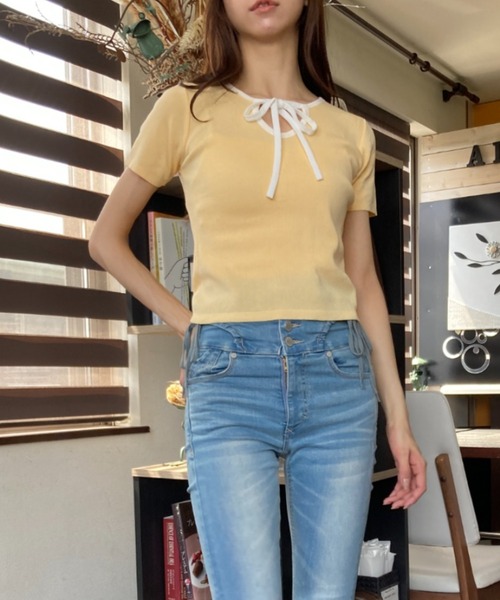 tolene(トレネ)の「ホルターネック クロップド丈 バイカラー 半袖カットソー(Tシャツ/カットソー・レディース・イエロー/ブラック・FREE)」の19枚目の写真
