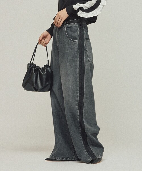 Johnbull（ジョンブル）の「JOHNBULL/ジョンブル サイドラインデニムパンツ / ワイドシルエット カーブデニム / JL253P10（デニムパンツ・レディース・ブラック/ネイビー・M/S）」の3枚目の写真