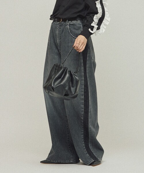 Johnbull（ジョンブル）の「JOHNBULL/ジョンブル サイドラインデニムパンツ / ワイドシルエット カーブデニム / JL253P10（デニムパンツ・レディース・ブラック/ネイビー・M/S）」の4枚目の写真