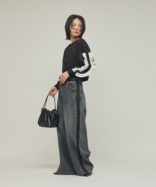 Johnbull（ジョンブル）の「JOHNBULL/ジョンブル サイドラインデニムパンツ / ワイドシルエット カーブデニム / JL253P10（デニムパンツ・レディース・ブラック/ネイビー・M/S）」の8枚目の写真