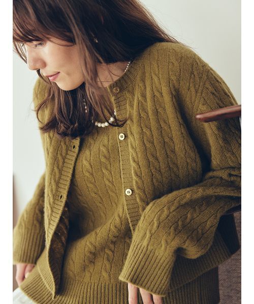 Mila Owen（ミラオーウェン）の「【セットアップ対応】カシミヤタッチケーブルニットカーディガン（カーディガン/ボレロ・レディース・キャメル/オリーブ/マルチ・0/1）」の2枚目の写真