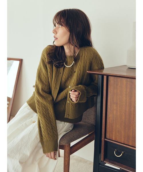 Mila Owen（ミラオーウェン）の「【セットアップ対応】カシミヤタッチケーブルニットカーディガン（カーディガン/ボレロ・レディース・キャメル/オリーブ/マルチ・0/1）」の21枚目の写真