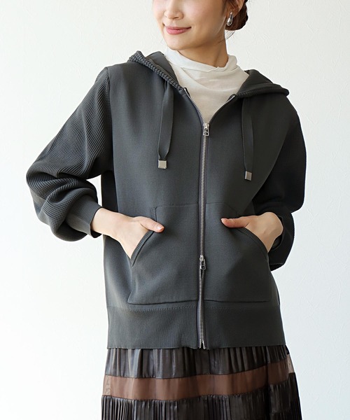 Jines（ジネス）の「フードニットパーカー（パーカー・レディース・アイボリー/ブラック/グリーン系その他/ボルドー/チャコールグレー・38）」の3枚目の写真