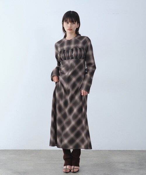 CODE A（コードエー）の「shadow check femi dress（ワンピース・レディース・ブラウン系その他2/ネイビー系1・36/38）」の5枚目の写真