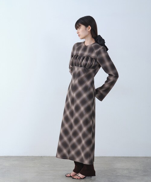CODE A（コードエー）の「shadow check femi dress（ワンピース・レディース・ブラウン系その他2/ネイビー系1・36/38）」の4枚目の写真