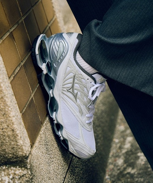 MIZUNO(ミズノ )の「【MUZUNO】WAVE PROPHECY LS(スニーカー・メンズ・ホワイト/ブラック・26.5cm/27.5cm/28cm)」の2枚目の写真