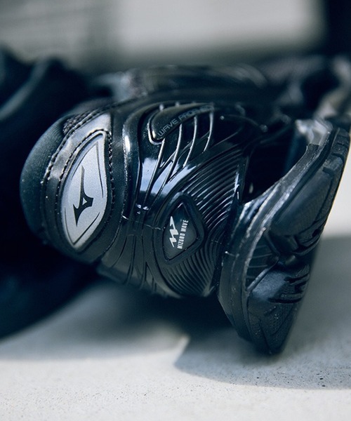 MIZUNO(ミズノ )の「【MUZUNO】WAVE PROPHECY LS(スニーカー・メンズ・ホワイト/ブラック・26.5cm/27.5cm/28cm)」の7枚目の写真