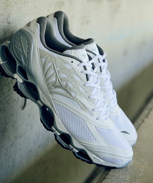 MIZUNO(ミズノ )の「【MUZUNO】WAVE PROPHECY LS(スニーカー・メンズ・ホワイト/ブラック・26.5cm/27.5cm/28cm)」の11枚目の写真