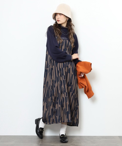 BRODIAEA（ブローディア）の「BRODIAEA 異素材切り替えハイネックワンピース（ワンピース・レディース・サンドベージュ/ネイビー・40）」の8枚目の写真