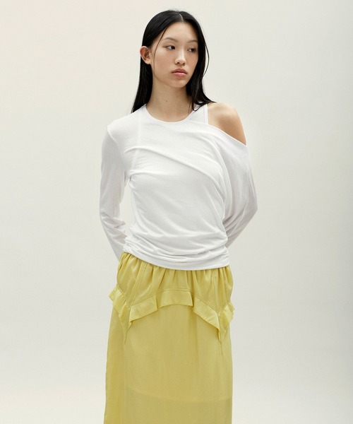 anggae(アンゲ)の「anggae/アンゲ PETAL OFF SHOULDER T-SHIRT オフショルダー カットソー(Tシャツ/カットソー・レディース・ホワイト/ブラック・S/M)」の13枚目の写真