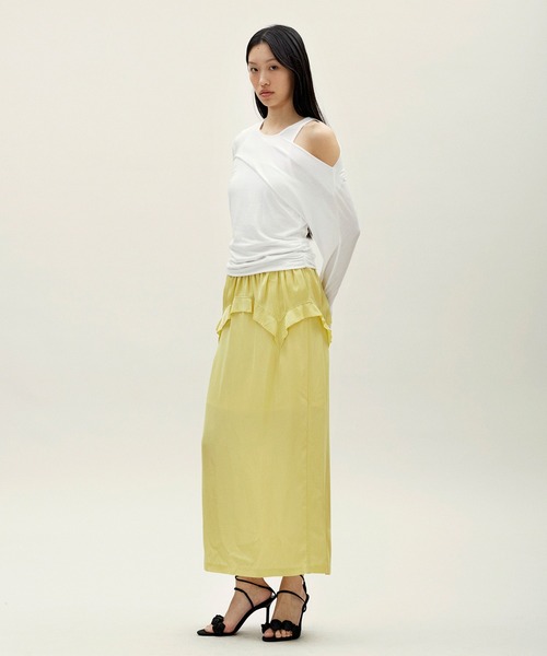 anggae(アンゲ)の「anggae/アンゲ PETAL OFF SHOULDER T-SHIRT オフショルダー カットソー(Tシャツ/カットソー・レディース・ホワイト/ブラック・S/M)」の6枚目の写真
