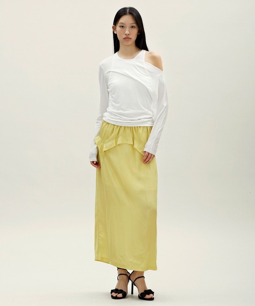 anggae(アンゲ)の「anggae/アンゲ PETAL OFF SHOULDER T-SHIRT オフショルダー カットソー(Tシャツ/カットソー・レディース・ホワイト/ブラック・S/M)」の8枚目の写真