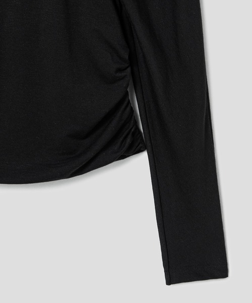 anggae(アンゲ)の「anggae/アンゲ PETAL OFF SHOULDER T-SHIRT オフショルダー カットソー(Tシャツ/カットソー・レディース・ホワイト/ブラック・S/M)」の4枚目の写真
