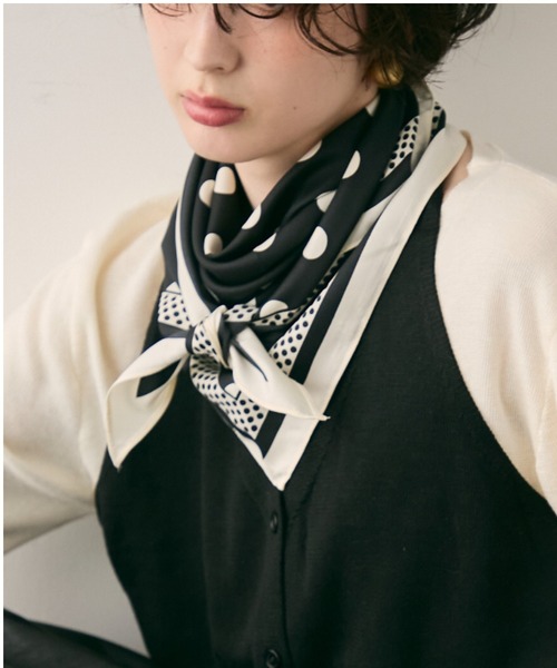 Saint Laurent ポルカドット柄スカーフストール Saint Laurent ポルカドット柄スカーフストール