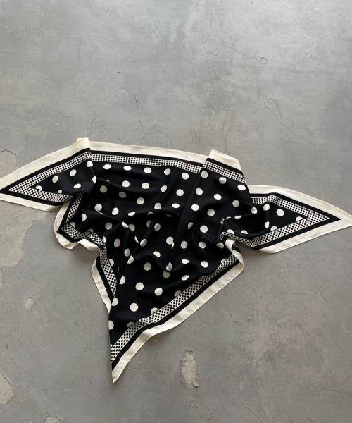 ポルカドットトライアングルスカーフ（ストール/ショール）｜Trish