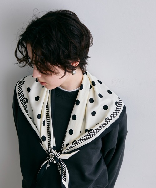 ポルカドットトライアングルスカーフ（ストール/ショール）｜Trish