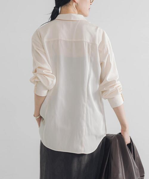 URBAN RESEARCH（アーバンリサーチ）の「レギュラーカラーシルキーシャツ（Tシャツ/カットソー・レディース・オフホワイト/ライトベージュ・FREE）」の19枚目の写真