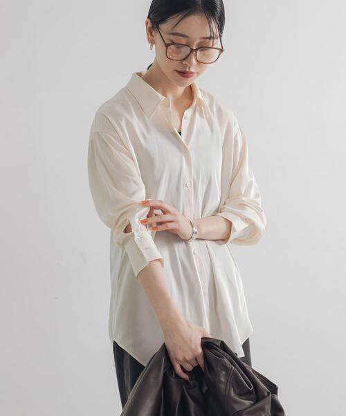 URBAN RESEARCH（アーバンリサーチ）の「レギュラーカラーシルキーシャツ（Tシャツ/カットソー・レディース・オフホワイト/ライトベージュ・FREE）」の17枚目の写真