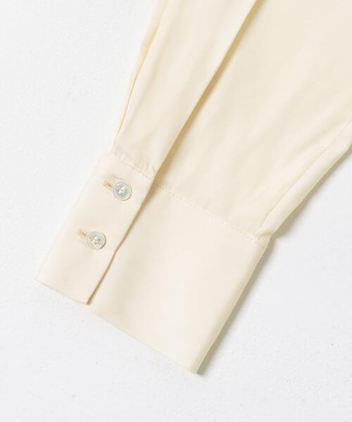 URBAN RESEARCH（アーバンリサーチ）の「レギュラーカラーシルキーシャツ（Tシャツ/カットソー・レディース・オフホワイト/ライトベージュ・FREE）」の14枚目の写真