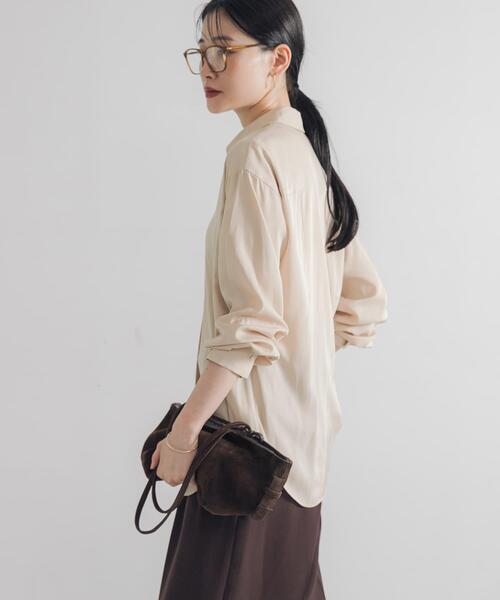 URBAN RESEARCH（アーバンリサーチ）の「レギュラーカラーシルキーシャツ（Tシャツ/カットソー・レディース・オフホワイト/ライトベージュ・FREE）」の12枚目の写真
