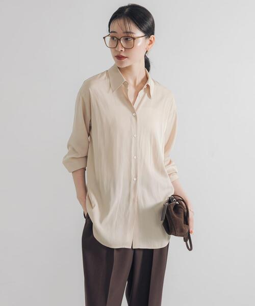 URBAN RESEARCH（アーバンリサーチ）の「レギュラーカラーシルキーシャツ（Tシャツ/カットソー・レディース・オフホワイト/ライトベージュ・FREE）」の10枚目の写真