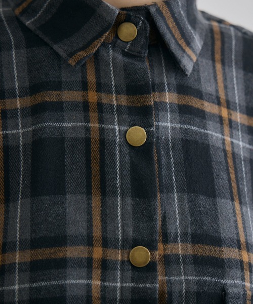 Paradise Picnic（パラダイスピクニック）の「ポケ付起毛チェックビッグシャツ（シャツ/ブラウス・レディース・ブルー/チャコールグレー/キャメル・FREE）」の7枚目の写真