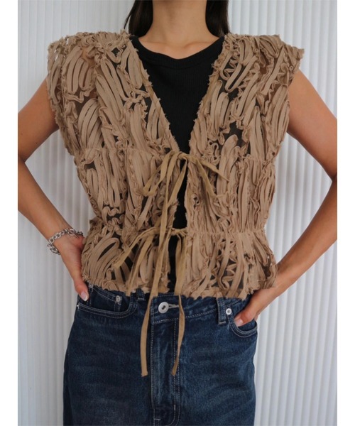 TRUNC（トランクエイティーエイト）の「Embroidery Ribbon Vest（ベスト・レディース・ベージュ/ブラック・FREE）」の6枚目の写真