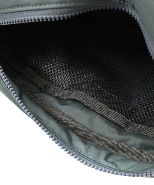 NEW BALANCE(ニューバランス)の「Pertex(R)ショルダーポーチ(ショルダーバッグ・メンズ・グレー/ブラック/セージグリーン・ONE SIZE)」の17枚目の写真