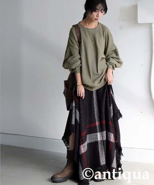 antiqua(アンティカ)の「ワッフル トップス(Tシャツ/カットソー・レディース・ブラック/パープル/レッド/カーキ/ブルー/スミクロ/グレイッシュベージュ・P/R)」の9枚目の写真