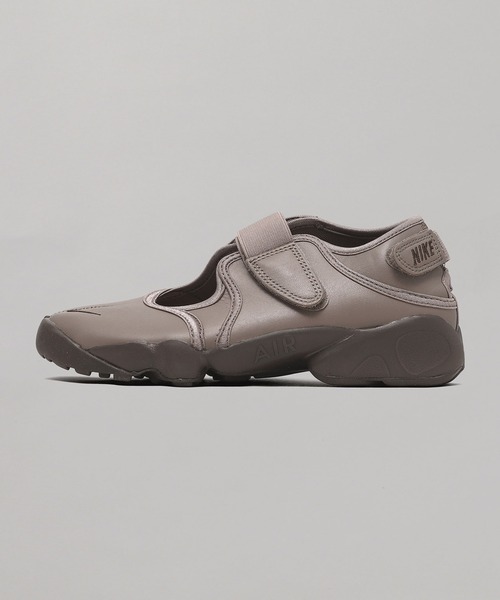 NIKE(ナイキ)の「NIKE WMNS AIR RIFT LTR IO8738-214(スニーカー・レディース・ブラウン・25㎝/24㎝/23㎝)」の1枚目の写真