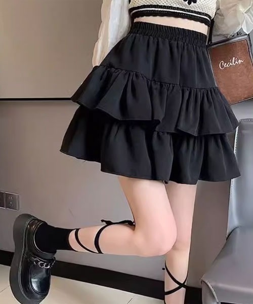 VIBGYOR Women(ヴィブジョー ウィメン)の「【Mayree】ティアード ミニ スカート インナーパンツ付き(スカート・レディース・ホワイト/ブラック・SMALL/MEDIUM/LARGE)」の2枚目の写真