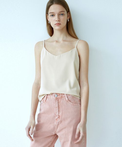 NICK&NICOLE(ニックアンドニコール)の「MATT SATIN SLEEVELESS_BEIGE(Tシャツ/カットソー・レディース・その他・FREE)」の2枚目の写真