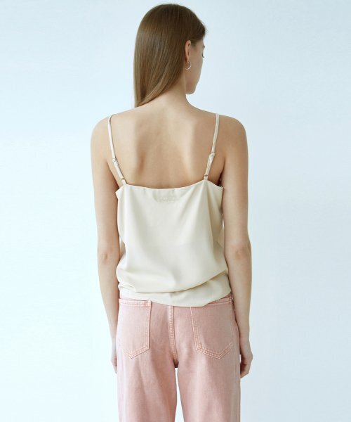 NICK&NICOLE(ニックアンドニコール)の「MATT SATIN SLEEVELESS_BEIGE(Tシャツ/カットソー・レディース・その他・FREE)」の3枚目の写真