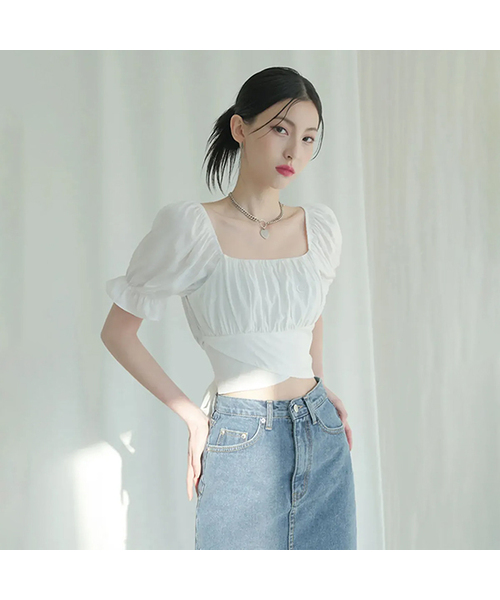 AVANDRESS(アバンドレス )の「BACK RIBBON SQUARE Short-sleeve BLOUSE WHITE(シャツ/ブラウス・レディース・その他・FREE)」の1枚目の写真