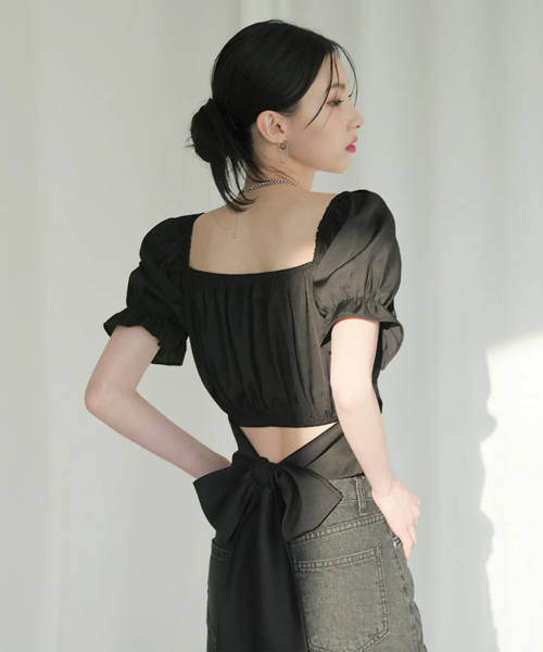 AVANDRESS(アバンドレス )の「BACK RIBBON SQUARE Short-sleeve BLOUSE WHITE(シャツ/ブラウス・レディース・その他・FREE)」の2枚目の写真