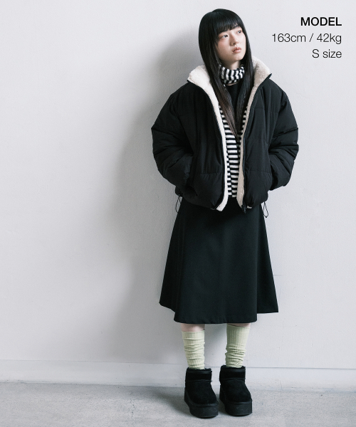 MUSINSA STANDARD WOMAN（ムシンサスタンダードウーマン）の「ウィメンズデイリープファーリバーシブルフリースショートパディングジャケット[ブラック/クリーム]（ダウンジャケット/コート・レディース・その他・SMALL/MEDIUM/LARGE/X-SMALL）」の18枚目の写真