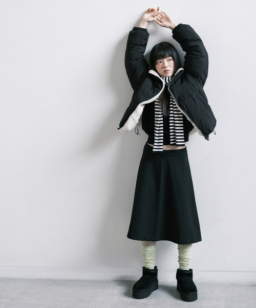 MUSINSA STANDARD WOMAN（ムシンサスタンダードウーマン）の「ウィメンズデイリープファーリバーシブルフリースショートパディングジャケット[ブラック/クリーム]（ダウンジャケット/コート・レディース・その他・SMALL/MEDIUM/LARGE/X-SMALL）」の17枚目の写真