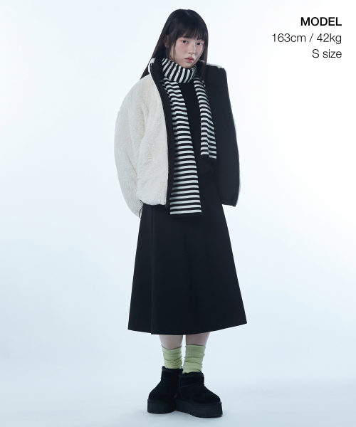 MUSINSA STANDARD WOMAN（ムシンサスタンダードウーマン）の「ウィメンズデイリープファーリバーシブルフリースショートパディングジャケット[ブラック/クリーム]（ダウンジャケット/コート・レディース・その他・SMALL/MEDIUM/LARGE/X-SMALL）」の14枚目の写真