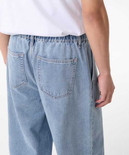 MUSINSA STANDARD（ムシンサスタンダード）の「ワンタックワイドバンディングデニムパンツ [ライトインディゴ]（デニムパンツ・メンズ・その他・40/38/28/42/36/34/32/30/26）」の5枚目の写真