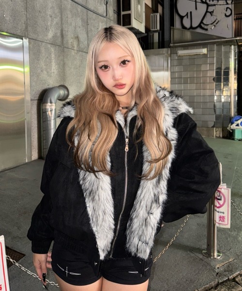 KsG(ケーエスジー)の「ダブルカラーファージャケット(テーラードジャケット・レディース・ブラック/グレー・LARGE/X-LARGE/MEDIUM/SMALL)」の2枚目の写真