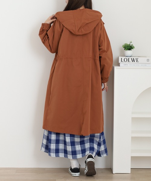 OMNES（オムネス）の「撥水加工マウンテンパーカー ロング（マウンテンパーカー・レディース・キャメル/カーキ・M）」の10枚目の写真