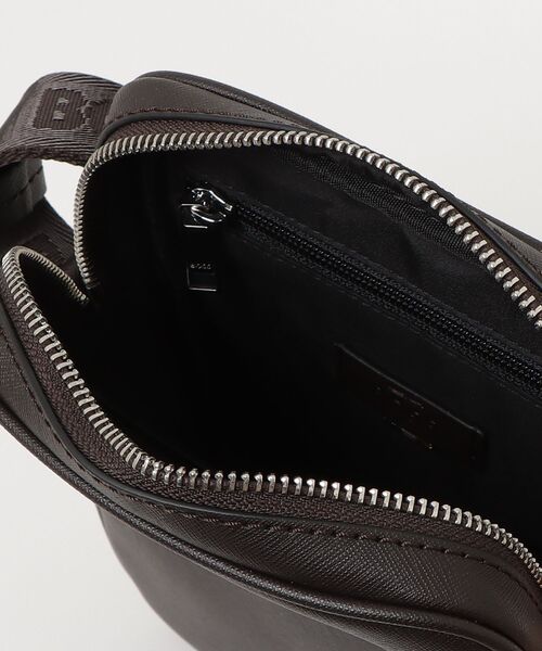 BOSS（ボス）の「BOSS Zair NS zip ボス ザイル レポーター ショルダーバッグ（ショルダーバッグ・メンズ・ダークブラウン・FREE）」の4枚目の写真