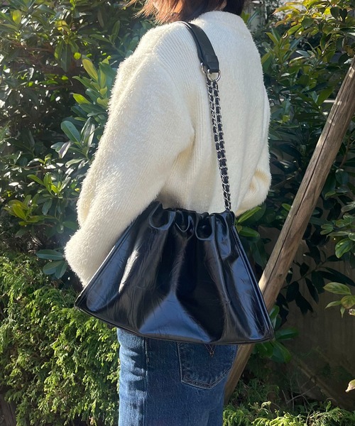 MISCH MASCH(ミッシュマッシュ)の「ソフトレザースクエアハンドバッグ(ハンドバッグ・レディース・シルバー/ブラック・フリ-)」の5枚目の写真