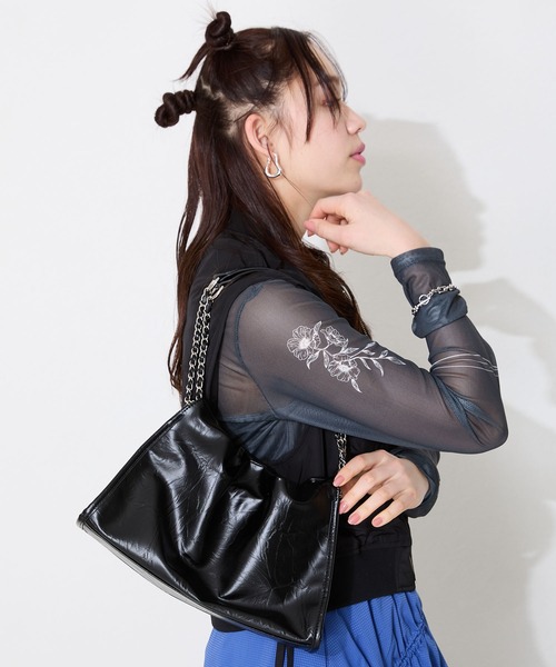 MISCH MASCH(ミッシュマッシュ)の「ソフトレザースクエアハンドバッグ(ハンドバッグ・レディース・シルバー/ブラック・フリ-)」の12枚目の写真